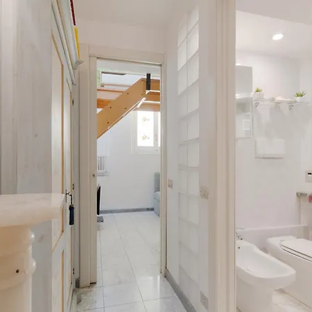 Guesthost - Arco Della Pace Apartment *